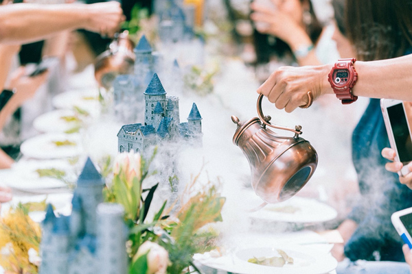 《Truffles Aroma 舒服氣息》古件堆疊的浪漫歐風情境，連甜點都美得像幅畫！