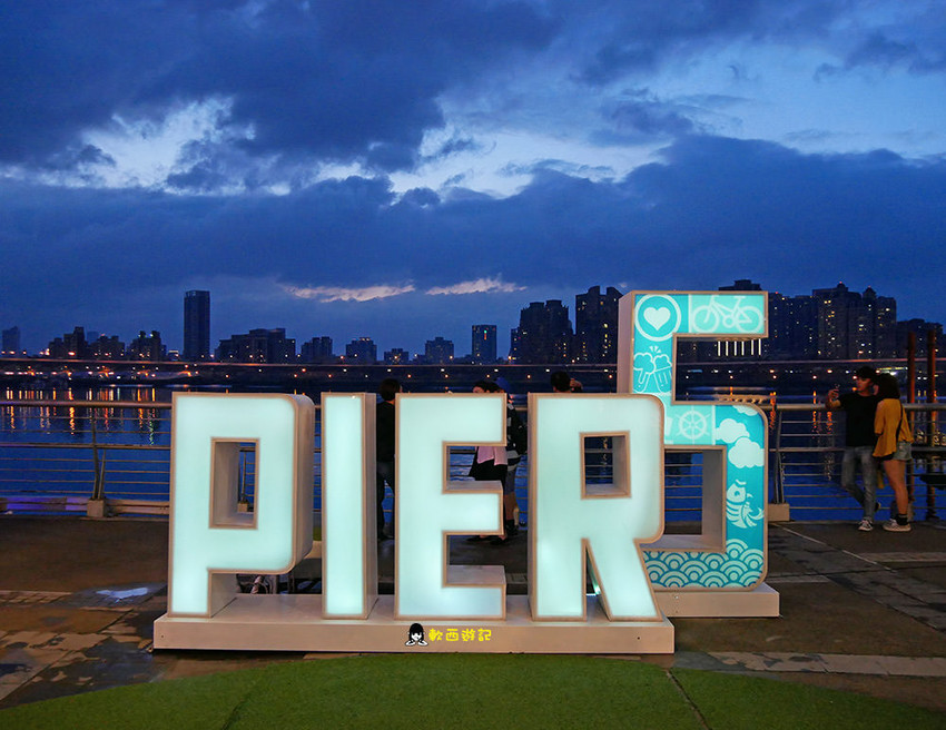 PIER 5貨櫃市集》百齡罈「B HOUSE」貨櫃酒吧●顏值最高酒吧! 飲品霸主美翻天調酒 最新台北IG打卡景點 台北貨櫃市集/大稻埕碼頭貨櫃市集