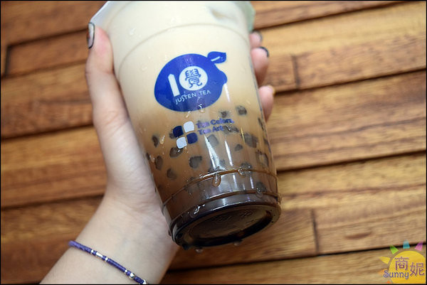 拾覺細做輕飲(大里分店)：台中療癒系飲料。拾覺。牛奶糖珍奶拿鐵喚起童年美好回憶