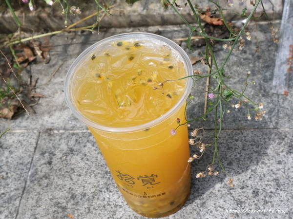 拾覺細做輕飲(大里分店)：台中美食│拾覺細做輕飲-大里旗艦店〃牛奶糖珍珠拿鐵新登場！勾起你兒時的回憶～