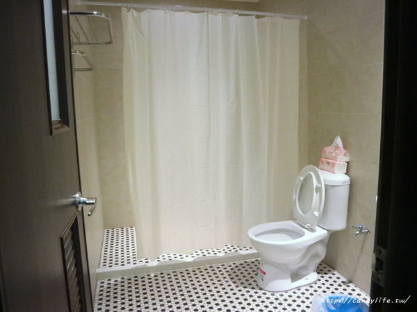 黃色風箏 Yellowkite:台南住宿│台南民宿 黃色風箏 Yellowkite〃台南親子住宿推薦,多款主題特色房型,房間還有溜滑梯讓小朋友們也瘋狂~