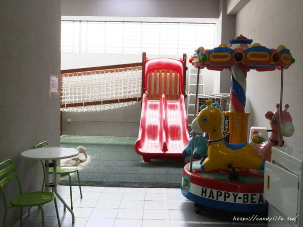 黃色風箏 Yellowkite:台南住宿│台南民宿 黃色風箏 Yellowkite〃台南親子住宿推薦,多款主題特色房型,房間還有溜滑梯讓小朋友們也瘋狂~