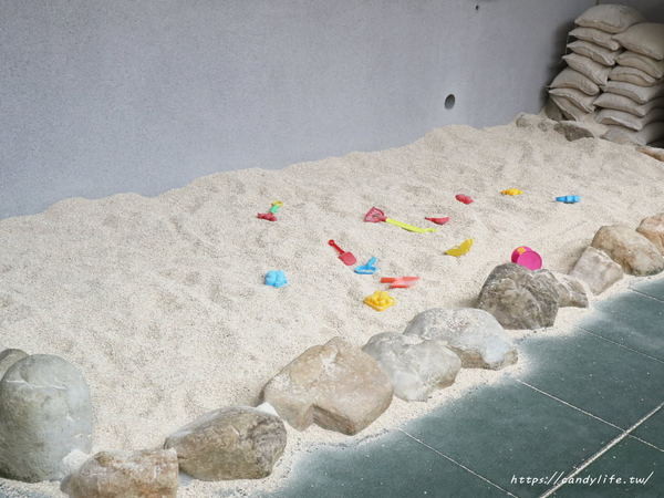 黃色風箏 Yellowkite:台南住宿│台南民宿 黃色風箏 Yellowkite〃台南親子住宿推薦,多款主題特色房型,房間還有溜滑梯讓小朋友們也瘋狂~