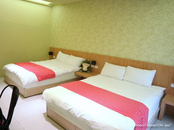 黃色風箏 Yellowkite:台南住宿│台南民宿 黃色風箏 Yellowkite〃台南親子住宿推薦,多款主題特色房型,房間還有溜滑梯讓小朋友們也瘋狂~