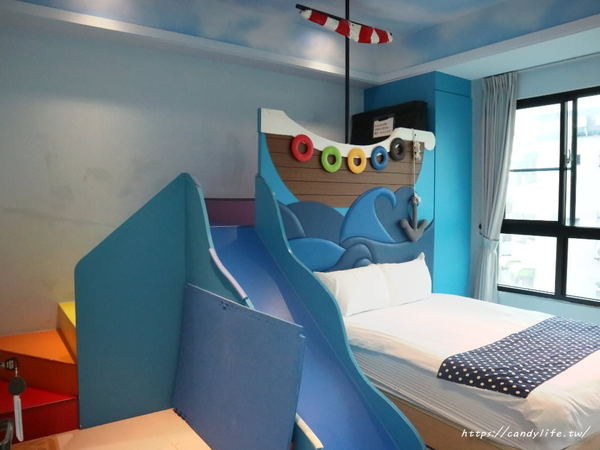 黃色風箏 Yellowkite:台南住宿│台南民宿 黃色風箏 Yellowkite〃台南親子住宿推薦,多款主題特色房型,房間還有溜滑梯讓小朋友們也瘋狂~