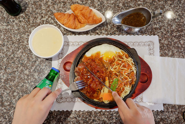 【食記】桃園・龍潭｜牛唄唄庭園式牛排，適合親子的平價牛排館，在戶外庭園式座位好好享用一頓吧！完整菜單