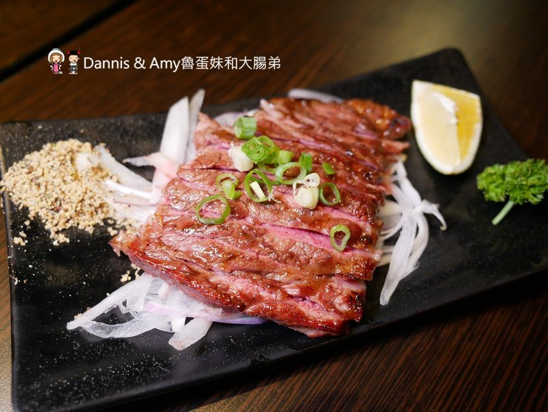 《新竹宵夜美食》男子漢居酒屋。開到凌晨夜貓子聚餐的深夜食堂。手作料理串燒熱炒菜色推薦。菜單分享︱明湖路育賢國中附近（影片）