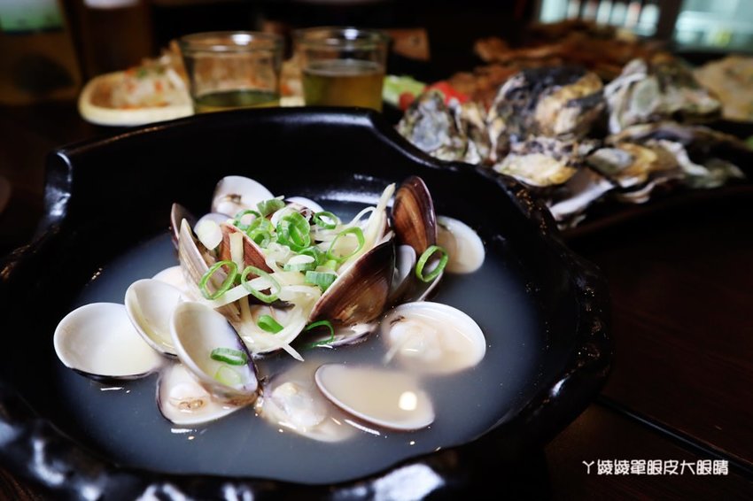 新竹平價宵夜熱炒推薦男子漢居酒屋!必吃澎湖牡蠣、冰鎮中卷、豆皮皮蛋串跟手工豆干