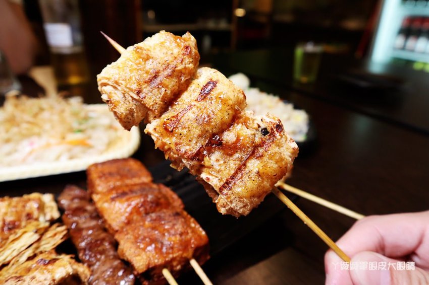 新竹平價宵夜熱炒推薦男子漢居酒屋!必吃澎湖牡蠣、冰鎮中卷、豆皮皮蛋串跟手工豆干