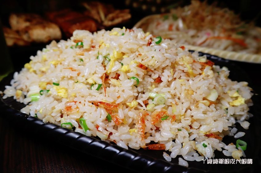 新竹平價宵夜熱炒推薦男子漢居酒屋!必吃澎湖牡蠣、冰鎮中卷、豆皮皮蛋串跟手工豆干