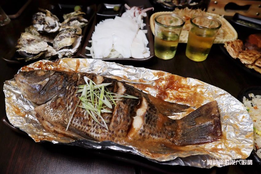 新竹平價宵夜熱炒推薦男子漢居酒屋!必吃澎湖牡蠣、冰鎮中卷、豆皮皮蛋串跟手工豆干