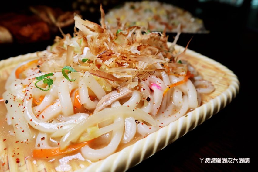 新竹平價宵夜熱炒推薦男子漢居酒屋！必吃澎湖牡蠣、冰鎮中卷、豆皮皮蛋串跟手工豆干