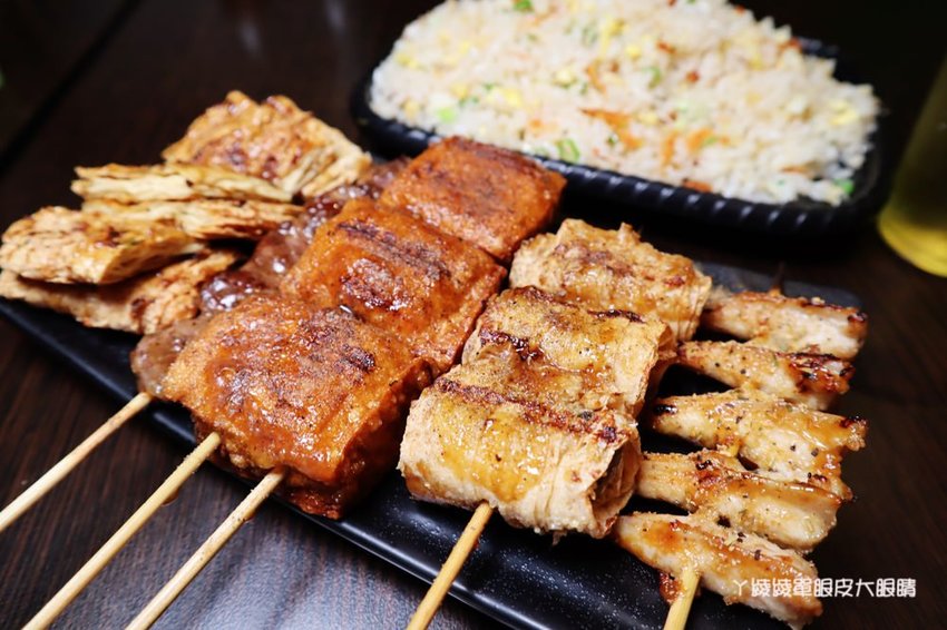 新竹平價宵夜熱炒推薦男子漢居酒屋!必吃澎湖牡蠣、冰鎮中卷、豆皮皮蛋串跟手工豆干