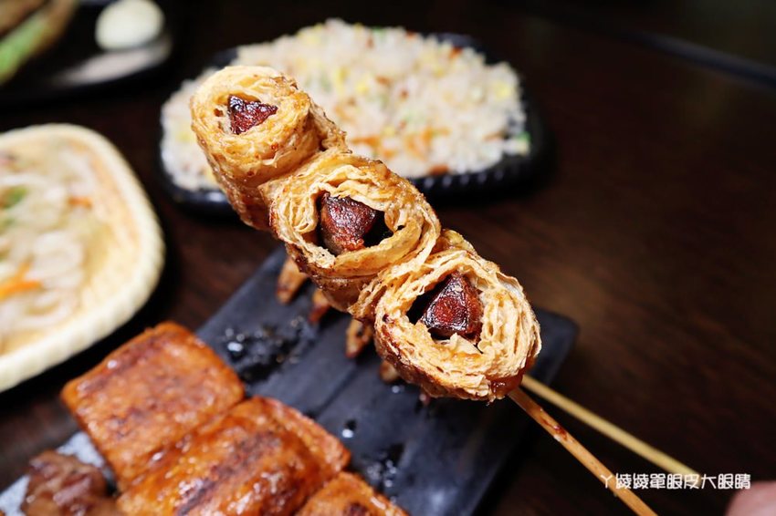 新竹平價宵夜熱炒推薦男子漢居酒屋！必吃澎湖牡蠣、冰鎮中卷、豆皮皮蛋串跟手工豆干