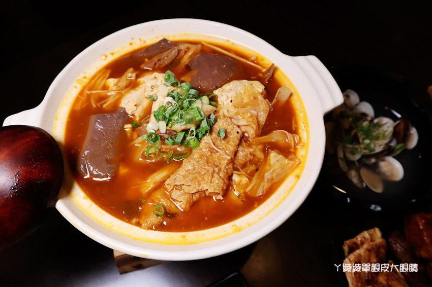 新竹平價宵夜熱炒推薦男子漢居酒屋!必吃澎湖牡蠣、冰鎮中卷、豆皮皮蛋串跟手工豆干