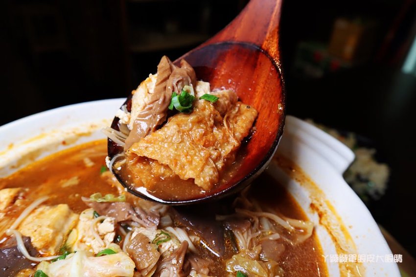 新竹平價宵夜熱炒推薦男子漢居酒屋!必吃澎湖牡蠣、冰鎮中卷、豆皮皮蛋串跟手工豆干