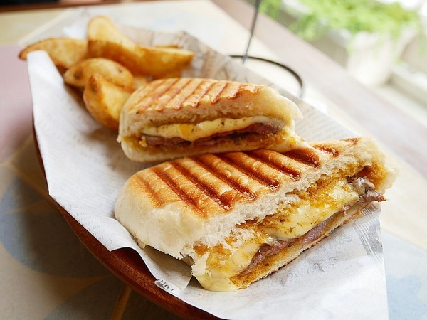 誠吾早午餐 Chéngwú Brunch：誠吾早午餐 Chéngwú Brunch-台南中西區早午餐  住宅區內網美級裝潢  水耕生菜享用更安心  還有牽絲無極限的帕尼尼必嚐