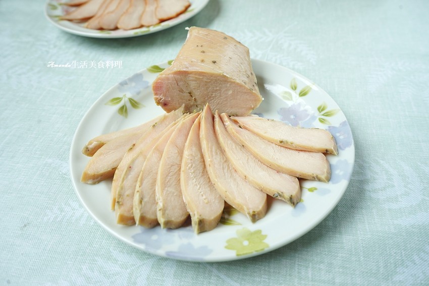 在家吃早午餐-台畜香燻雞胸肉-胡桃木-迷迭香