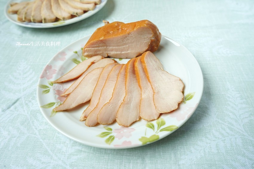 在家吃早午餐-台畜香燻雞胸肉-胡桃木-迷迭香