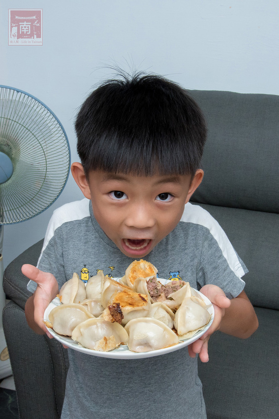 【團購美食】超人氣團購水餃|個頭好大還會爆汁|傳承眷村好味道|履歷水餃|牛肉水餃|究好豬肉水餃~餃當家 - 南人幫