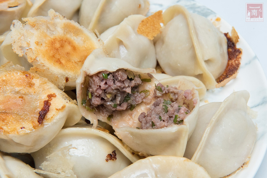 【團購美食】超人氣團購水餃|個頭好大還會爆汁|傳承眷村好味道|履歷水餃|牛肉水餃|究好豬肉水餃~餃當家 - 南人幫