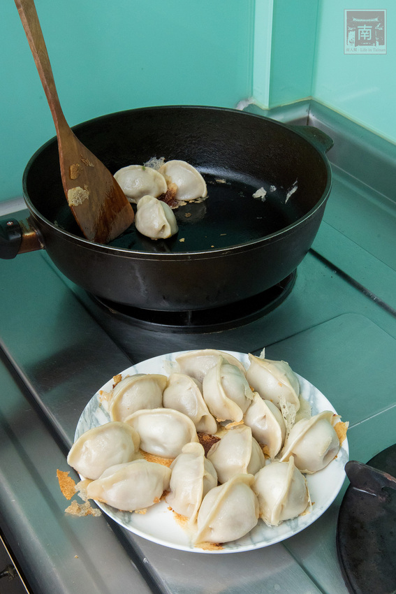 【團購美食】超人氣團購水餃|個頭好大還會爆汁|傳承眷村好味道|履歷水餃|牛肉水餃|究好豬肉水餃~餃當家 - 南人幫