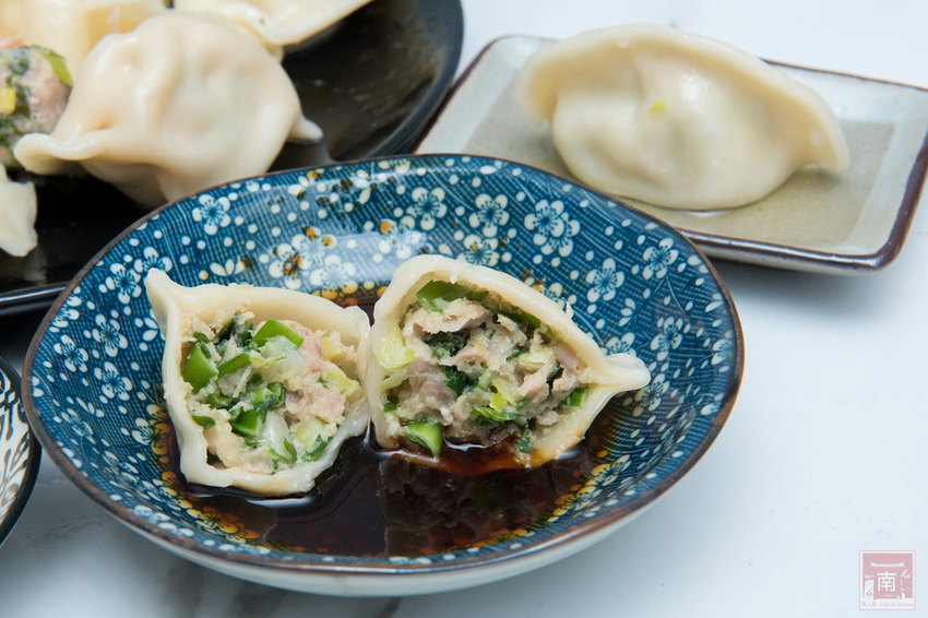 【團購美食】超人氣團購水餃|個頭好大還會爆汁|傳承眷村好味道|履歷水餃|牛肉水餃|究好豬肉水餃~餃當家 - 南人幫