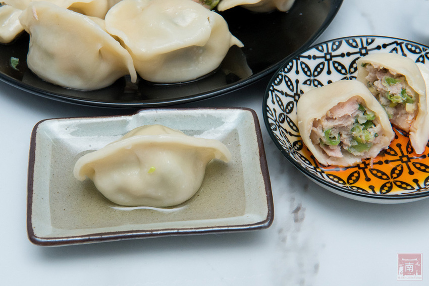 【團購美食】超人氣團購水餃|個頭好大還會爆汁|傳承眷村好味道|履歷水餃|牛肉水餃|究好豬肉水餃~餃當家 - 南人幫