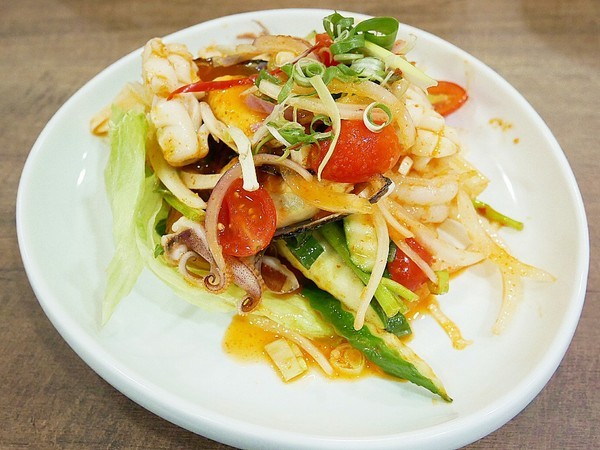 意思泰泰國菜&精釀啤酒:意思泰泰國菜&精釀啤酒-台中SOGO泰式料理 藍象廷旗下品牌 餐點選擇多 單點、套餐各取所需 多人享用更適合