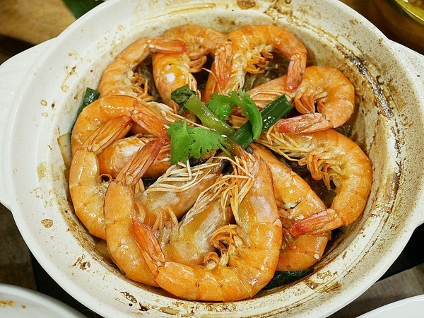 意思泰泰國菜&精釀啤酒:意思泰泰國菜&精釀啤酒-台中SOGO泰式料理 藍象廷旗下品牌 餐點選擇多 單點、套餐各取所需 多人享用更適合