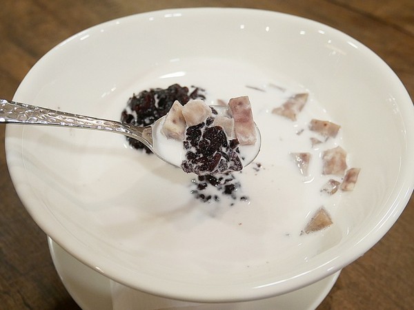 意思泰泰國菜&精釀啤酒:意思泰泰國菜&精釀啤酒-台中SOGO泰式料理 藍象廷旗下品牌 餐點選擇多 單點、套餐各取所需 多人享用更適合