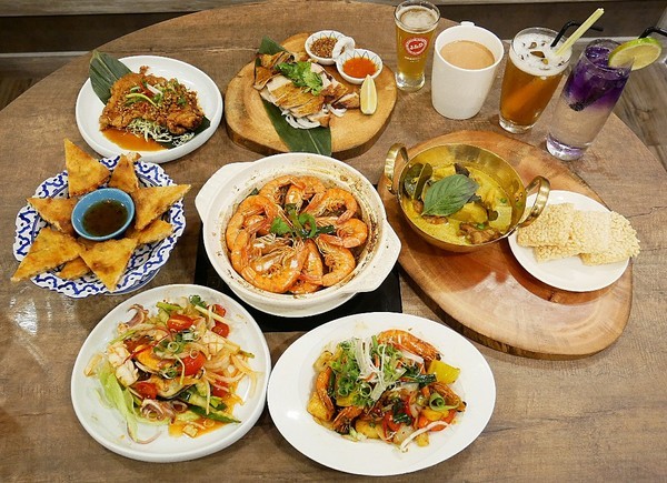 意思泰泰國菜&精釀啤酒:意思泰泰國菜&精釀啤酒-台中SOGO泰式料理 藍象廷旗下品牌 餐點選擇多 單點、套餐各取所需 多人享用更適合