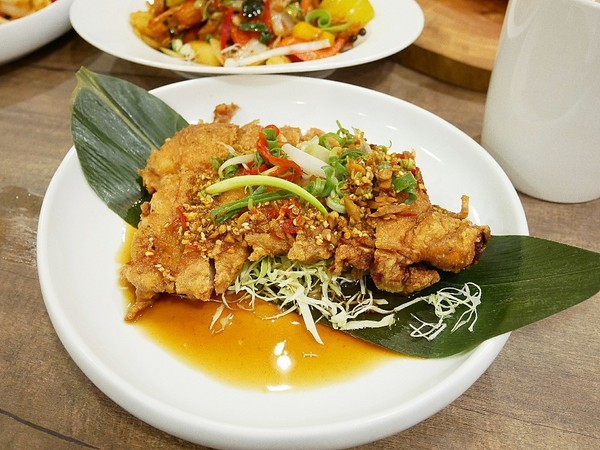 意思泰泰國菜&精釀啤酒:意思泰泰國菜&精釀啤酒-台中SOGO泰式料理 藍象廷旗下品牌 餐點選擇多 單點、套餐各取所需 多人享用更適合