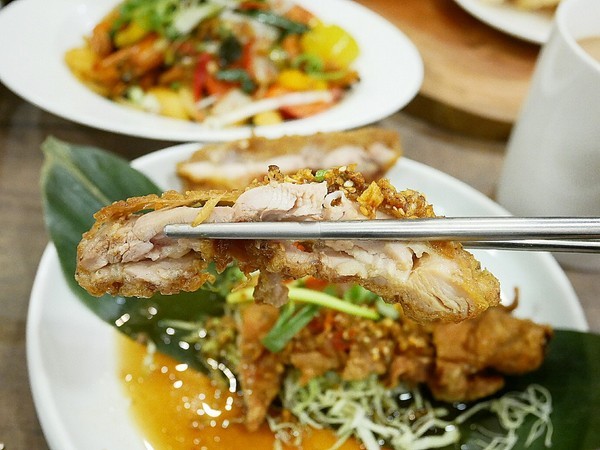 意思泰泰國菜&精釀啤酒:意思泰泰國菜&精釀啤酒-台中SOGO泰式料理 藍象廷旗下品牌 餐點選擇多 單點、套餐各取所需 多人享用更適合