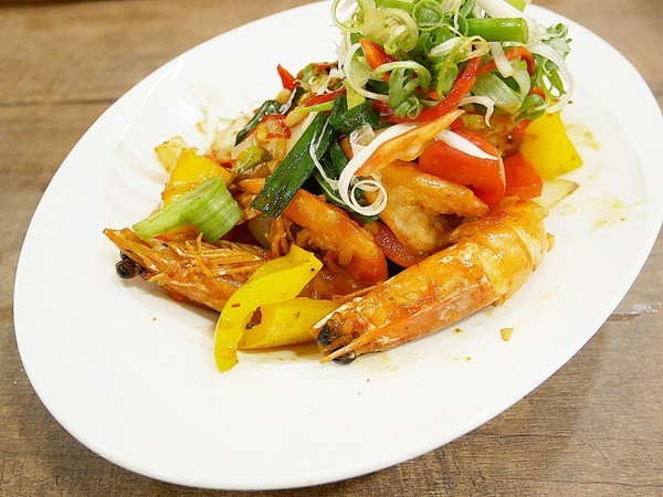 意思泰泰國菜&精釀啤酒:意思泰泰國菜&精釀啤酒-台中SOGO泰式料理 藍象廷旗下品牌 餐點選擇多 單點、套餐各取所需 多人享用更適合