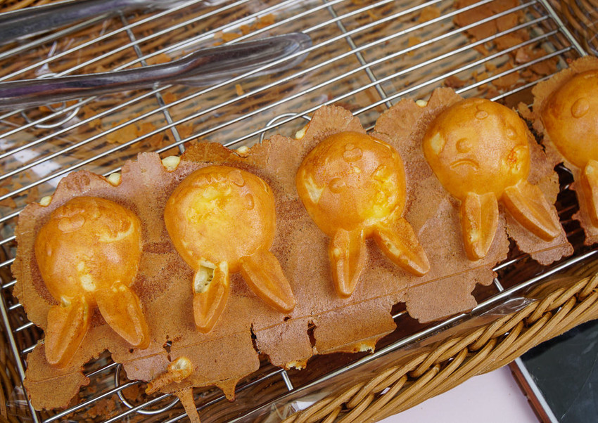 [高雄雞蛋糕推薦]小任性雞蛋糕-呆萌兔子造型包餡雞蛋糕x浪漫粉色攤車 - 美食好芃友