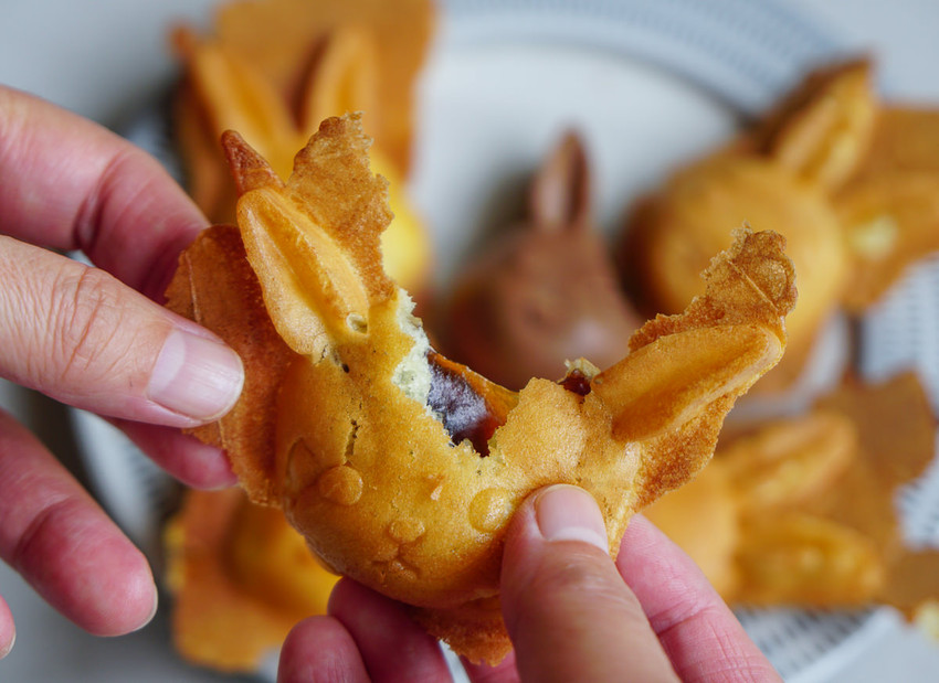 [高雄雞蛋糕推薦]小任性雞蛋糕-呆萌兔子造型包餡雞蛋糕x浪漫粉色攤車 - 美食好芃友