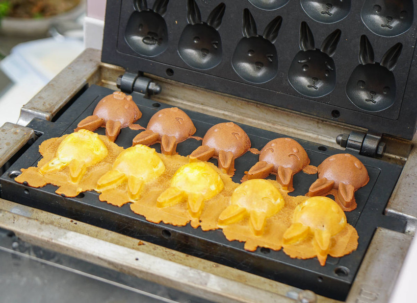 [高雄雞蛋糕推薦]小任性雞蛋糕-呆萌兔子造型包餡雞蛋糕x浪漫粉色攤車 - 美食好芃友