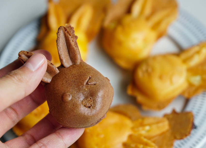 [高雄雞蛋糕推薦]小任性雞蛋糕-呆萌兔子造型包餡雞蛋糕x浪漫粉色攤車 - 美食好芃友