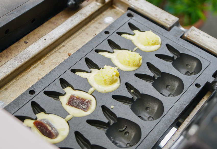 [高雄雞蛋糕推薦]小任性雞蛋糕-呆萌兔子造型包餡雞蛋糕x浪漫粉色攤車 - 美食好芃友