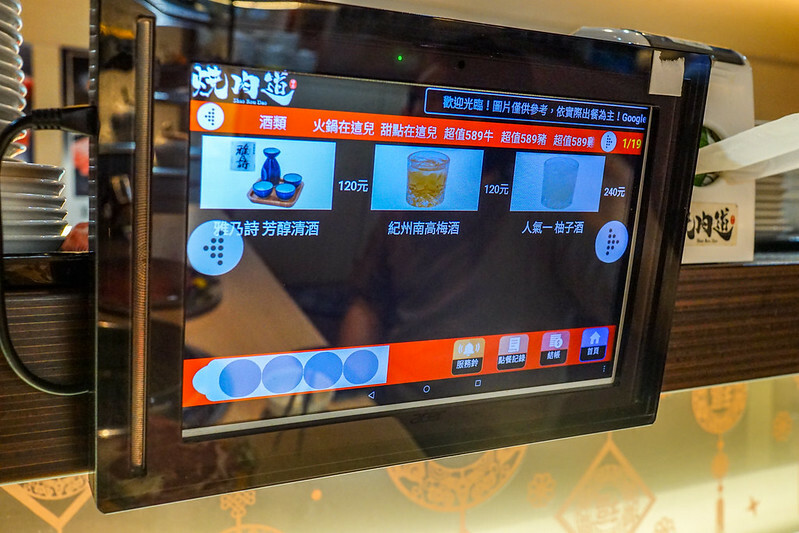 桃園燒肉吃到飽！燒肉道超酷軌道送肉，海鮮火鍋也超讚，聚餐首選。