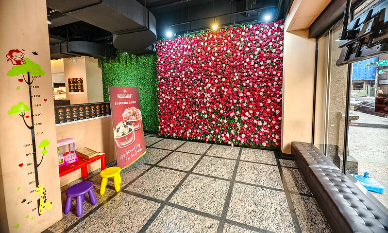 桃園燒肉吃到飽！燒肉道超酷軌道送肉，海鮮火鍋也超讚，聚餐首選。