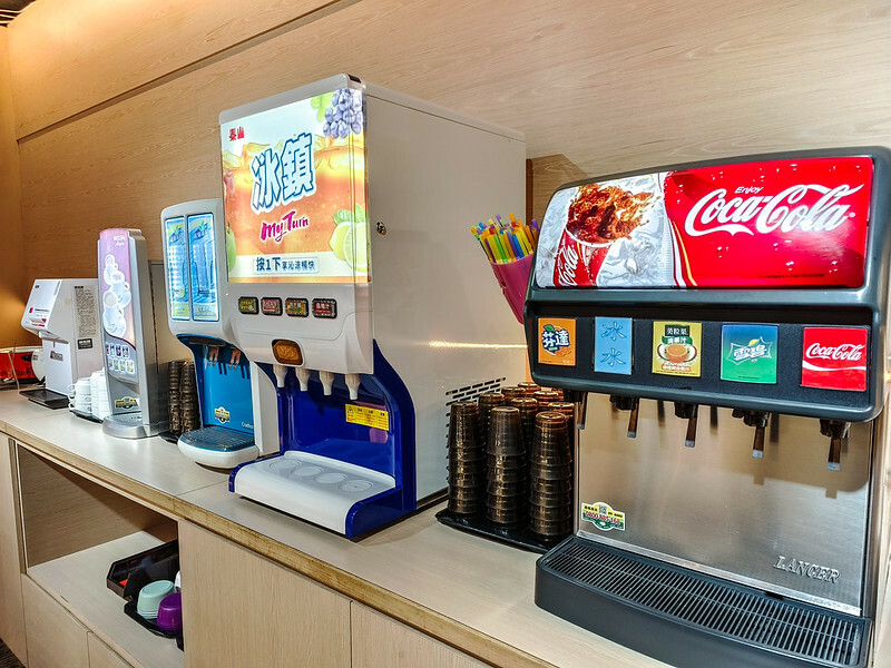 桃園燒肉吃到飽！燒肉道超酷軌道送肉，海鮮火鍋也超讚，聚餐首選。