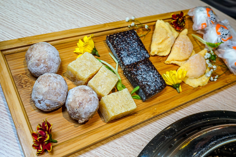 桃園燒肉吃到飽！燒肉道超酷軌道送肉，海鮮火鍋也超讚，聚餐首選。