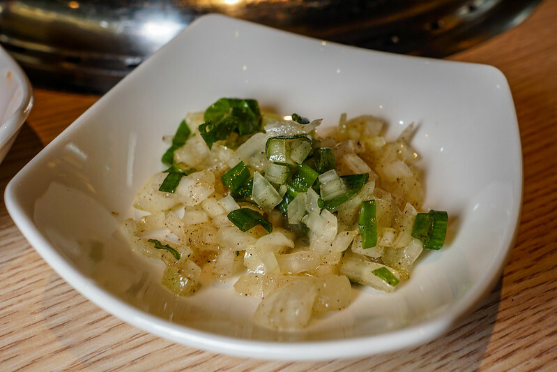 桃園燒肉吃到飽！燒肉道超酷軌道送肉，海鮮火鍋也超讚，聚餐首選。