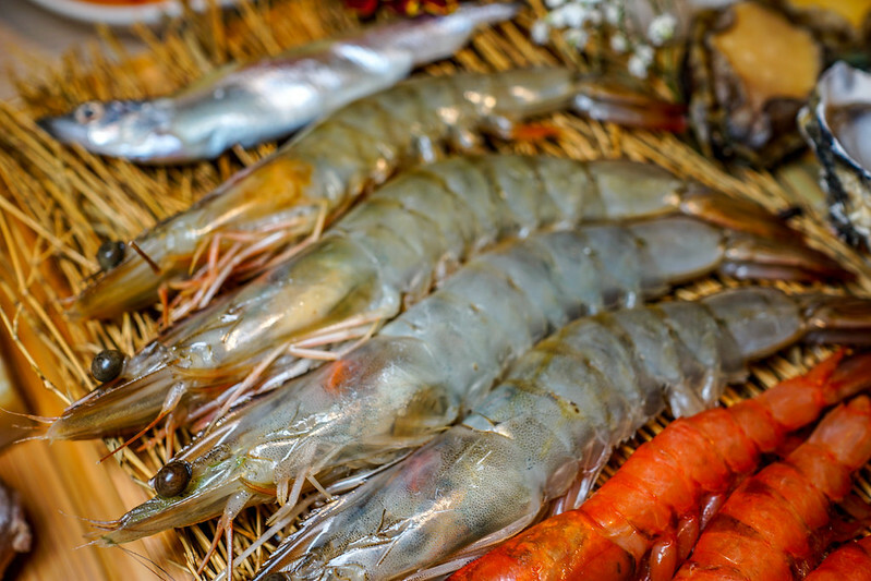 桃園燒肉吃到飽！燒肉道超酷軌道送肉，海鮮火鍋也超讚，聚餐首選。