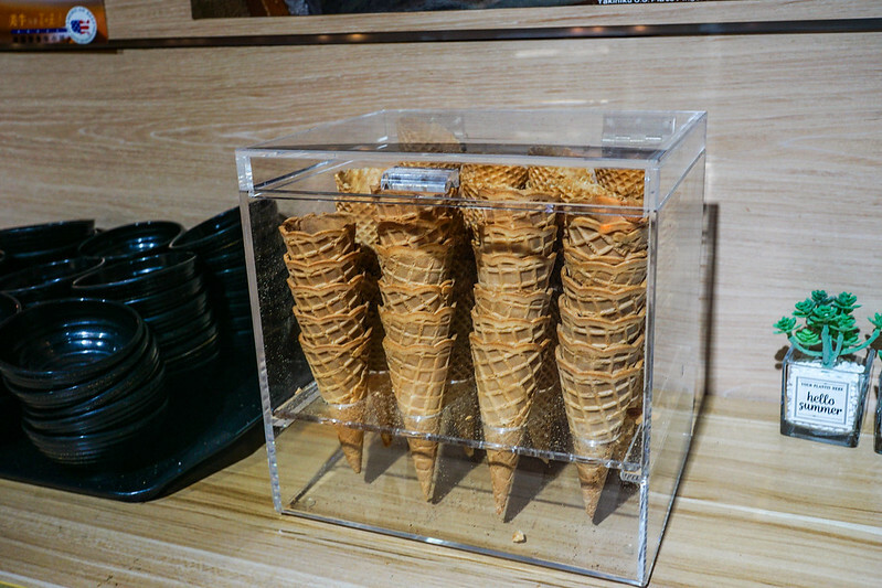 桃園燒肉吃到飽！燒肉道超酷軌道送肉，海鮮火鍋也超讚，聚餐首選。