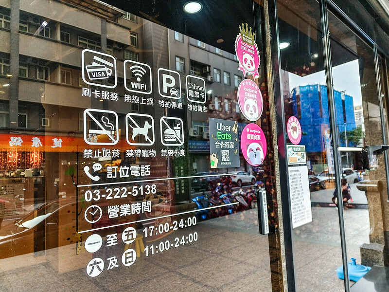 桃園燒肉吃到飽！燒肉道超酷軌道送肉，海鮮火鍋也超讚，聚餐首選。