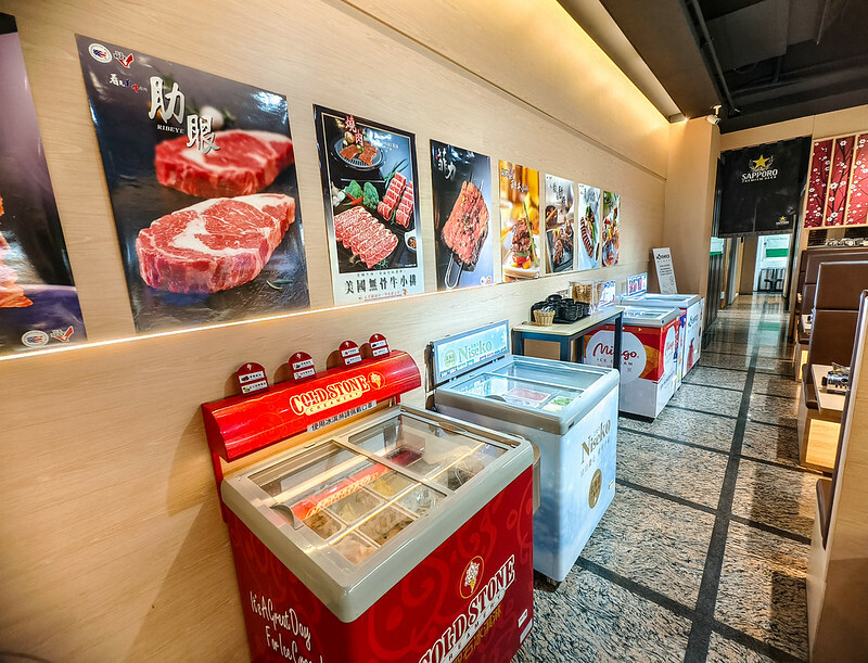 桃園燒肉吃到飽！燒肉道超酷軌道送肉，海鮮火鍋也超讚，聚餐首選。