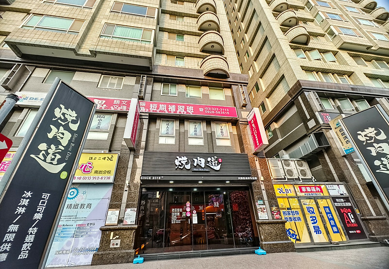 桃園燒肉吃到飽！燒肉道超酷軌道送肉，海鮮火鍋也超讚，聚餐首選。